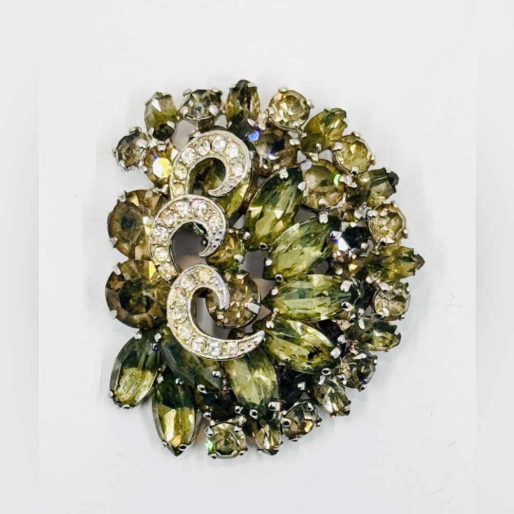 Weiss Vintage Silver Tone & Light Green & Clear Rhinestone Layered Brooch Pin